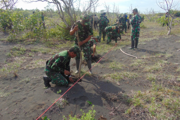 Karya Bakti Penghijauan di Pantai Cemplong Gumukmas Jember