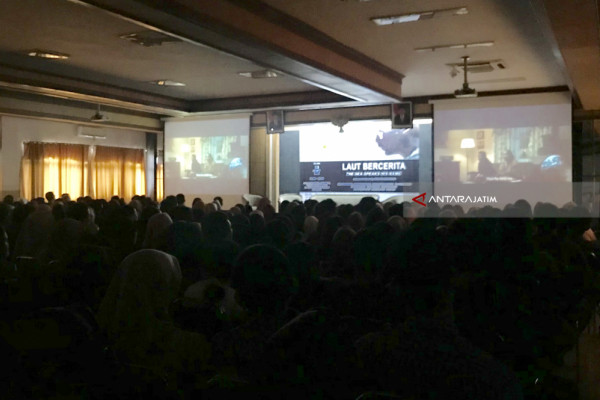 Ratusan Mahasiswa Saksikan