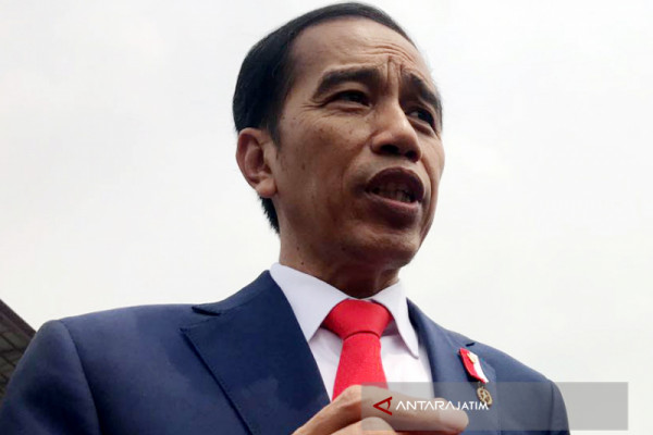 Jokowi Persilakan Dua Menterinya Diproses Hukum oleh KPK (Video)