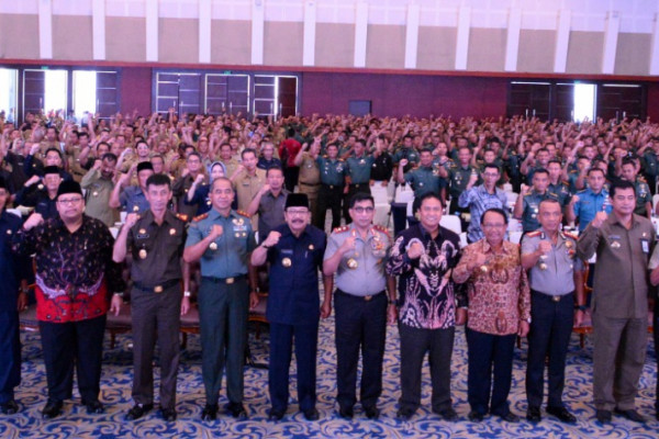 Pakde Karwo: Keamanan Pengaruhi Pembangunan-Perdagangan di Jatim