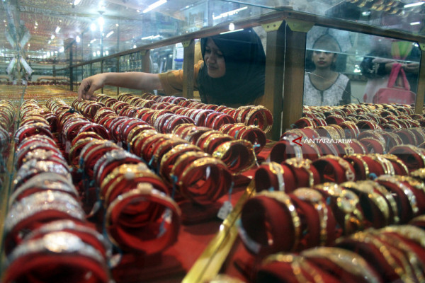 Dolar As Melemah, Emas Berjangka Naik