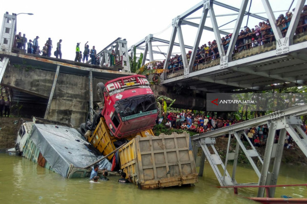 Jembatan Widang Ambrol (Video)