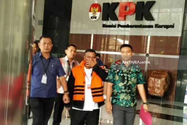 KPK Panggil Dua Saksi Kasus Suap Bupati Mojokerto