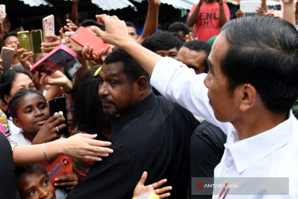 President Calls on Students to Avoid Drugs to Develop Nation