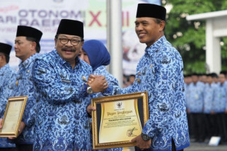 Pemkot Madiun Terima Penghargaan Gubernur Jatim