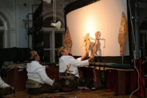 Wayang Kulit Bius Warga Rusia