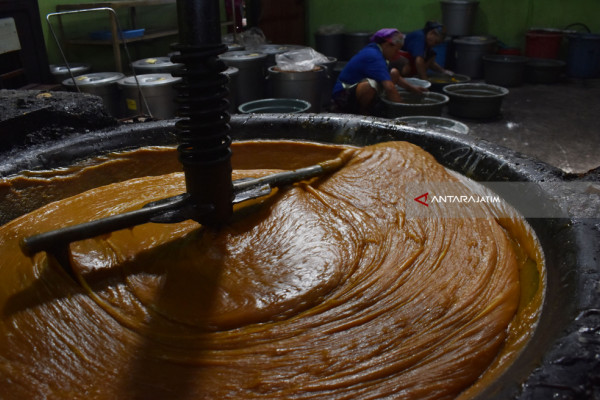 Melongok Industri Rumahan Jenang