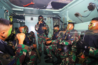 Pendaratan Parinir Terhalang Ombak