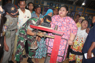 Gadis Obesitas Asal Lamongan Dirujuk RS Soegiri