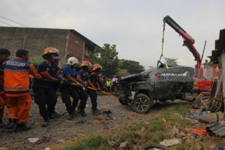 Seorang Perempuan Tewas Tertabrak KA di Surabaya