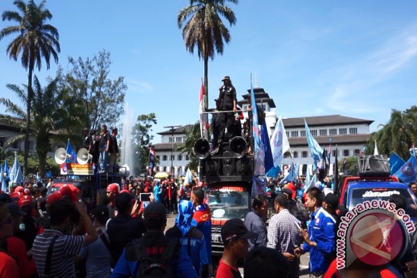 Serikat Pekerja Cianjur Berharap UMK 2018 Naik