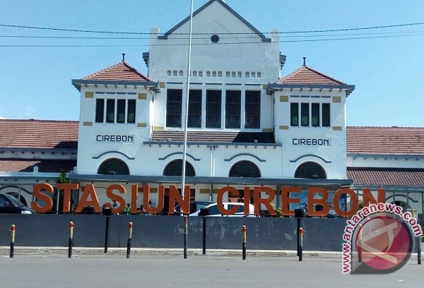 51.401 penumpang kereta api turun di Cirebon