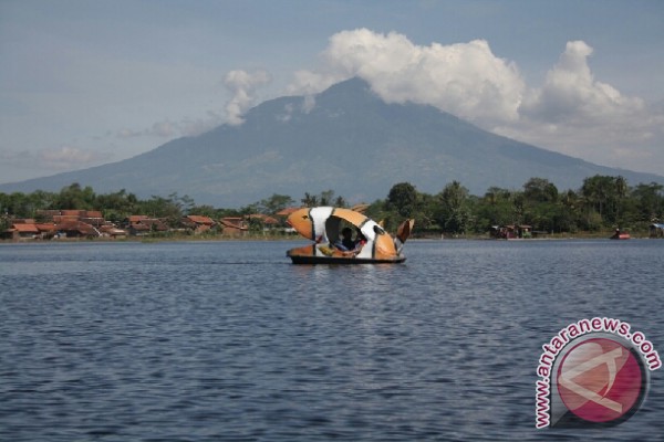 Air di objek wisata Situ Bagendit Garut menyusut