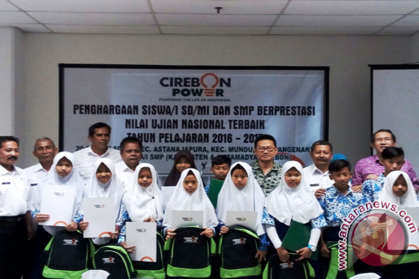 40 Siswa SD-SMP Cirebon Dapat Beasiswa