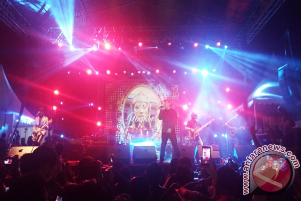 Padi Reborn Tampil Memukau di Authenticity Fest 2017 Bandung