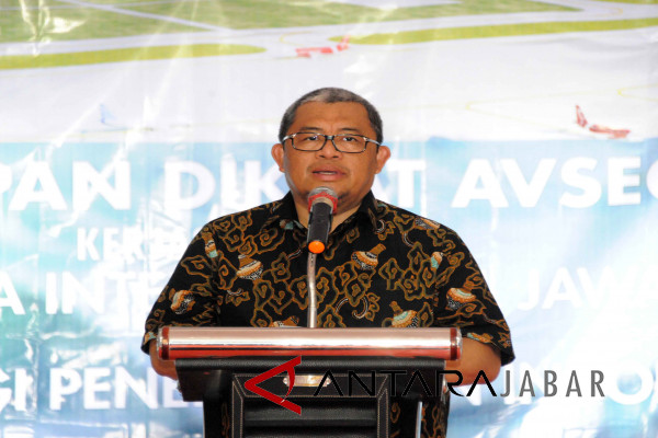 Aher berbagi keberhasilan pembangunan Jabar dengan mahasiswa Jambi