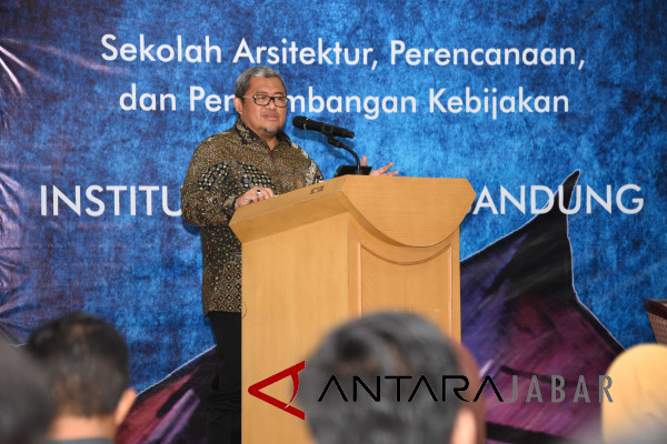 Aher minta mahasiswa ITB lakukan penelitian Sungai Citarum