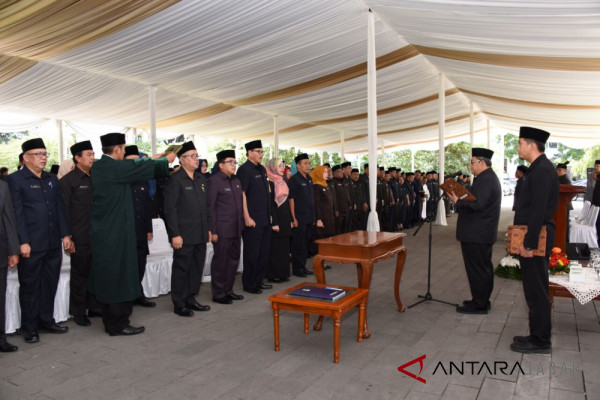 Gubernur Aher lantik 792 pejabat eselon