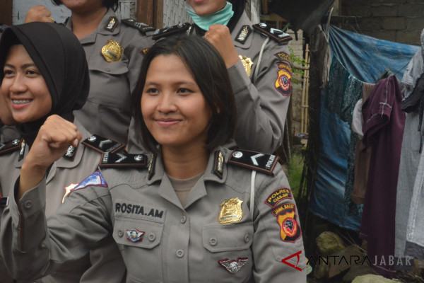 Dua Polwan Cianjur ikut Kartini Run 2018