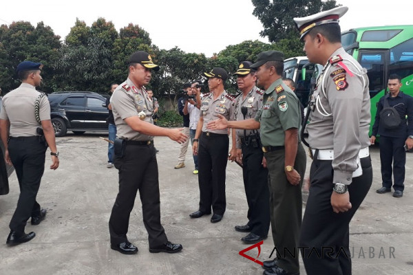 Kapolda Jabar tinjau arus mudik di Stasiun Bandung