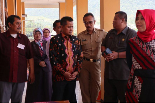 Ketua DPRD Jabar tinjau pelaksanaan UNBK di Sumedang