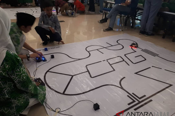 Seratusan pelajar ikuti game robotik