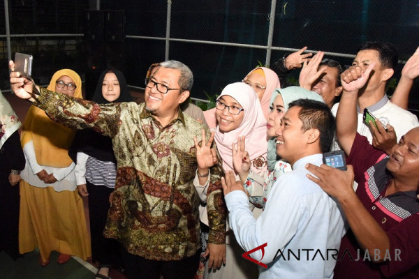 Ahmad Heryawan pamit ke tetangga