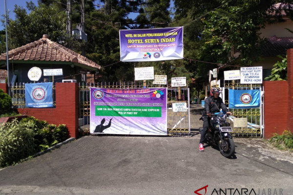 Karyawan segel Hotel Surya Indah Gadog Pacet