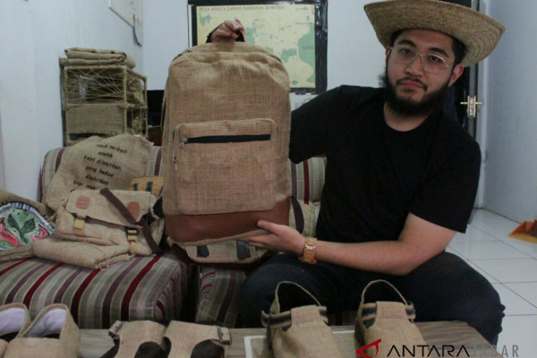 Tas sepatu unik dari karung goni