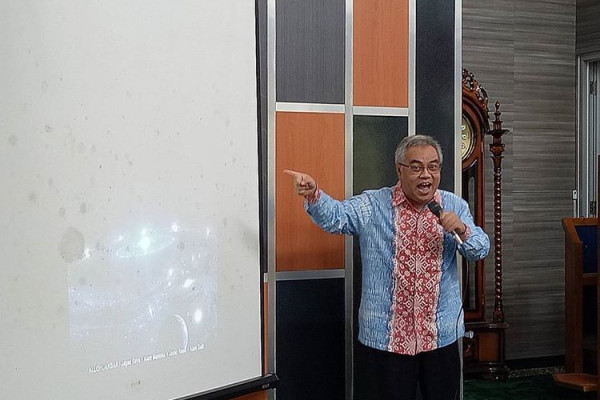 Yan Yan Sunarya doktor batik sunda pertama dari ITB