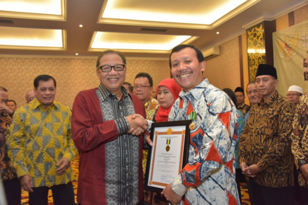 Sekda Jabar raih penghargaan Bakti Koperasi dan UKM 2018