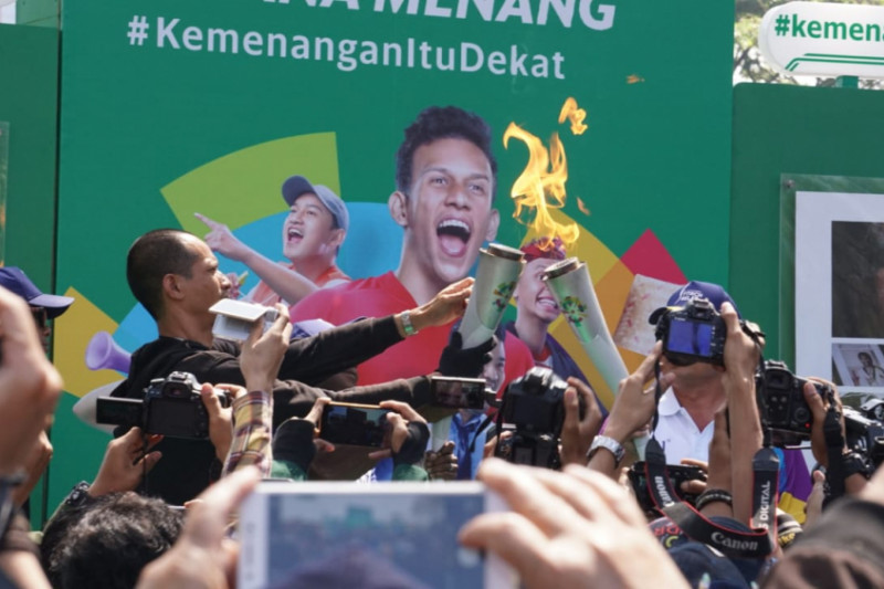 Warga Bandung antusias sambut obor Asian Games 2018