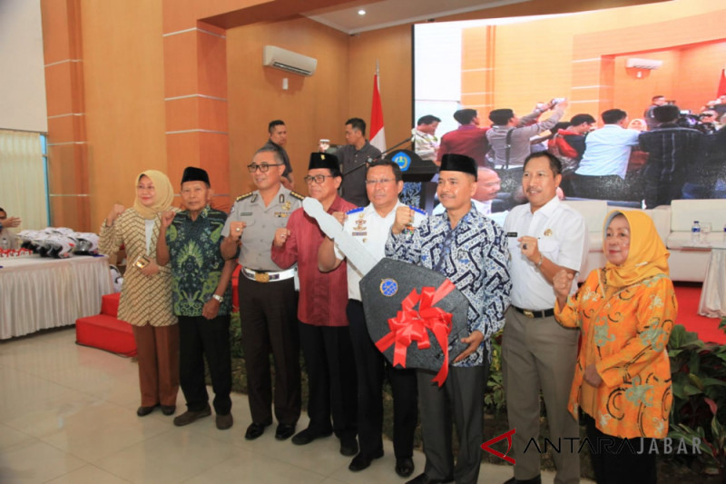 Unswagati dapat bantuan bus kampus dari Kemenhub