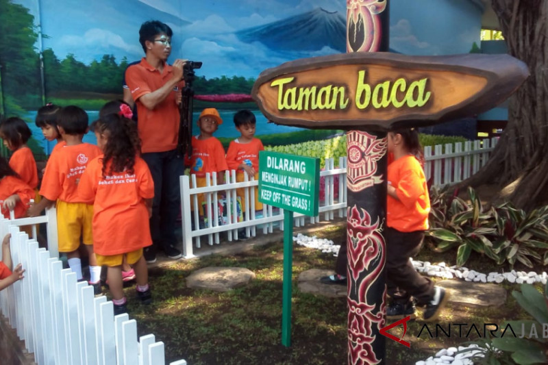 Mapolresta Cirebon dilengkapi taman baca