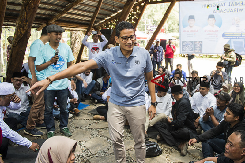Tips dari Sandiaga untuk perajin batik di Indramayu