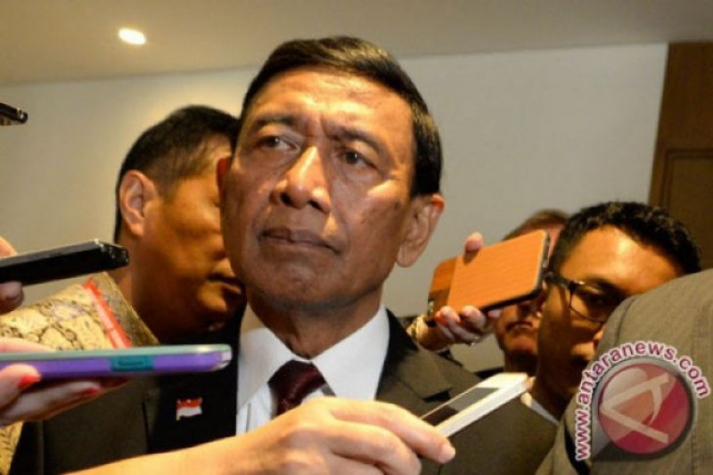 Foto keluarga ada bercadar viral, ini penjelasan Wiranto