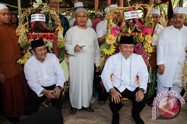 135 Peserta Ikuti Tradisi Baayun Anak Maulid - ANTARA News 