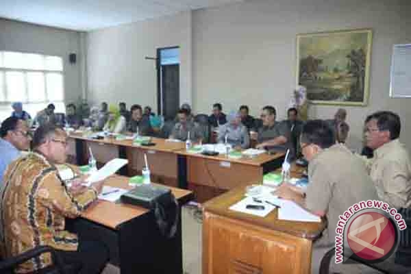 20 anggota Panwaslu kelurahan Banjarbaru dilantik