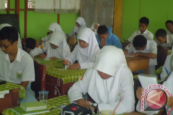 Sekolah Pinggiran Raih Nilai UN Tertinggi