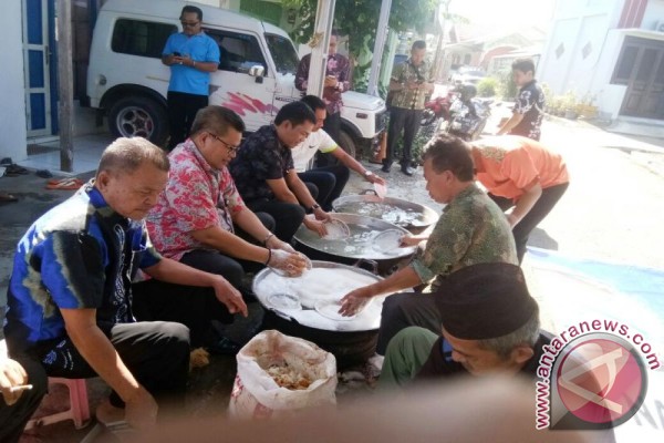 Gotong Royong Haul Guru Sakumpul
