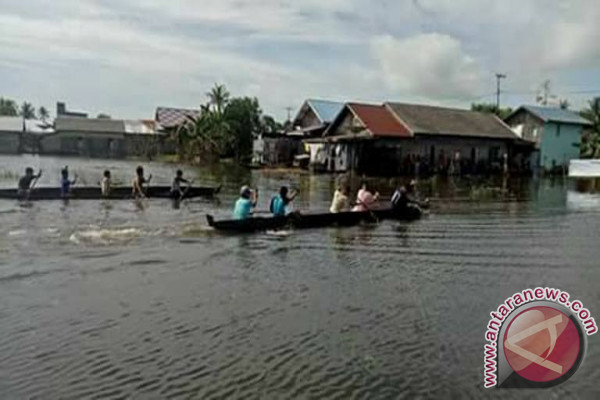 Pemdes Paharangan Gelar Lomba Jukung Sudur