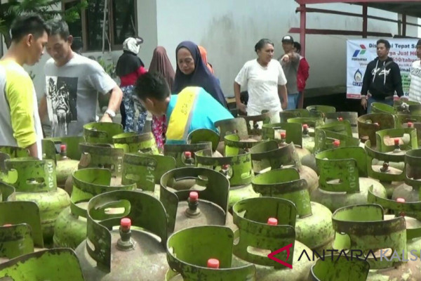 Masyarakat Serbu Operasi Pasar Elpiji 3 Kg