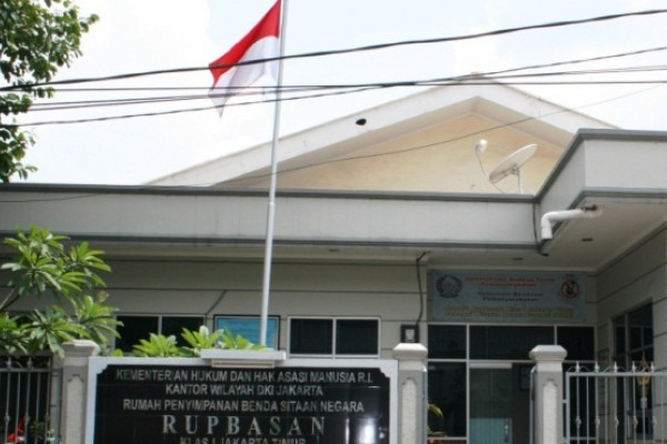 Mobil Sitaan Bupati HST Dititipkan Di Rupbasan