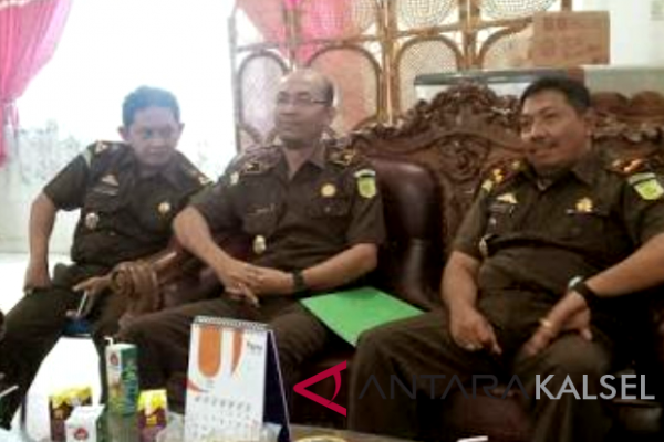 Banjarmasin pursue two fugitives