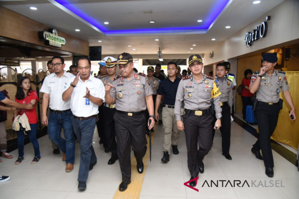 7,000 passengers per day fly through Syamsudin Noor