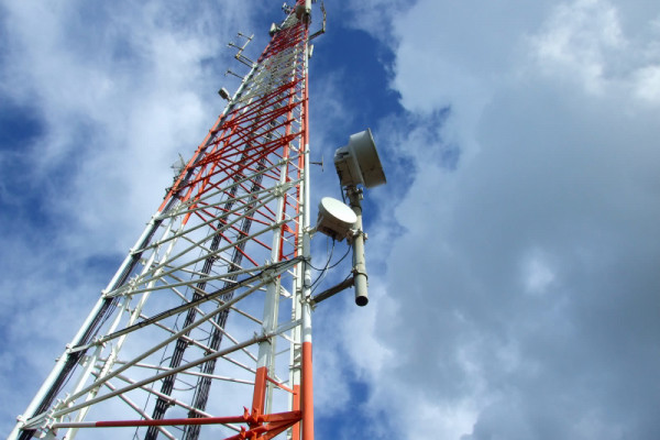 Perusahaan telekomunikasi bangun tower di bumi asih