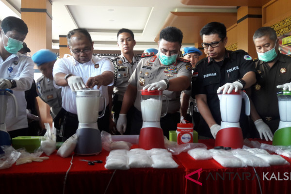 Police chief destroys 18 kg "Abon Balado Padang" sabu-sabu