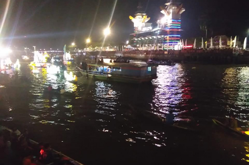 Festival jukung hias dalam rangkaian harjad diikuti 30 peserta