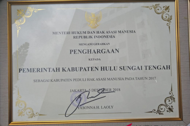HST receives human rights award