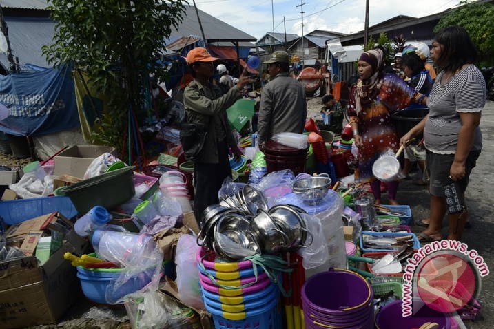 Toko Barang Pecah Belah Diserbu Warga ANTARA News 